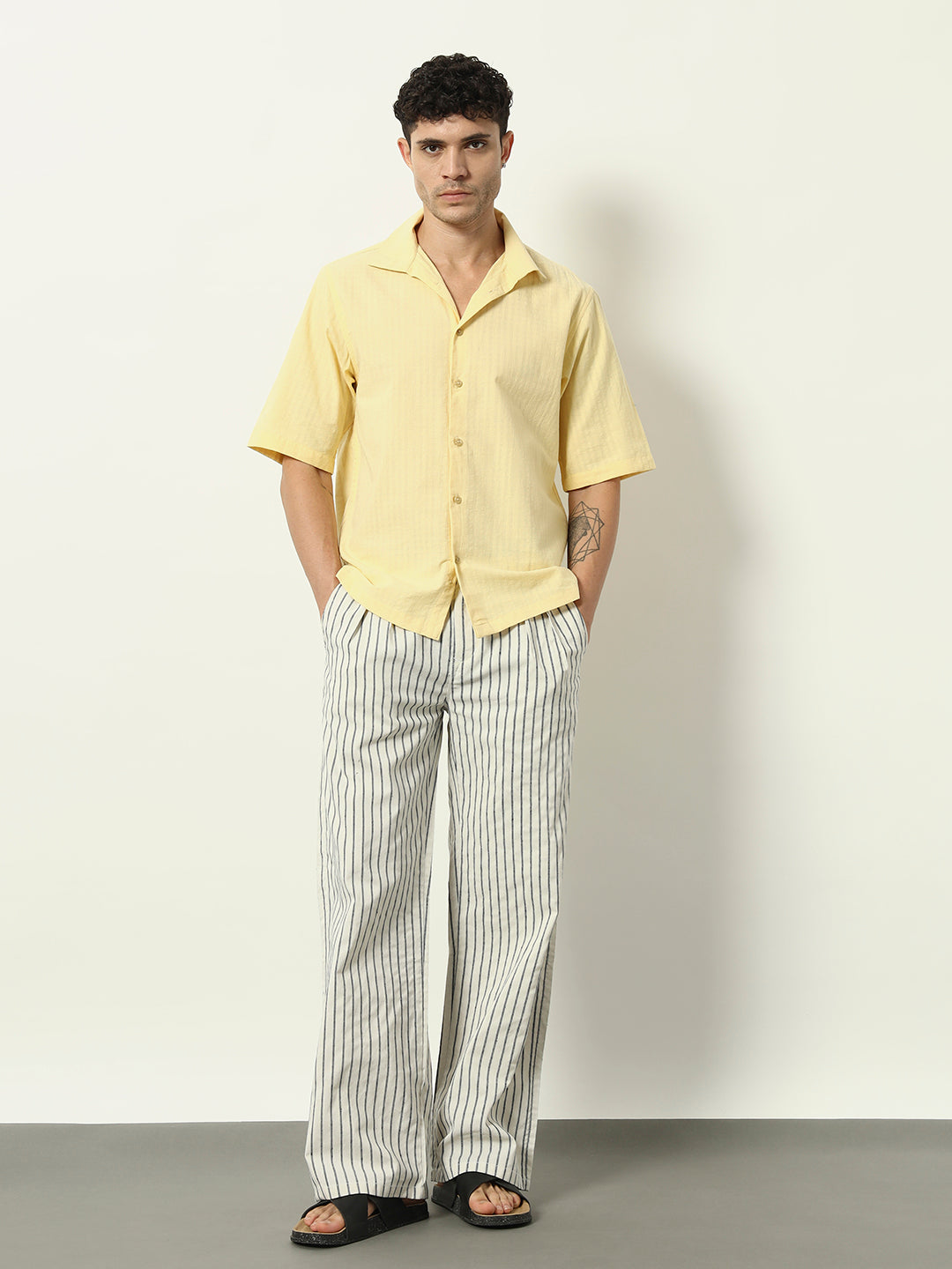 “Citrus Calm: Easygoing Yellow Shirt with a Relaxed Vibe”